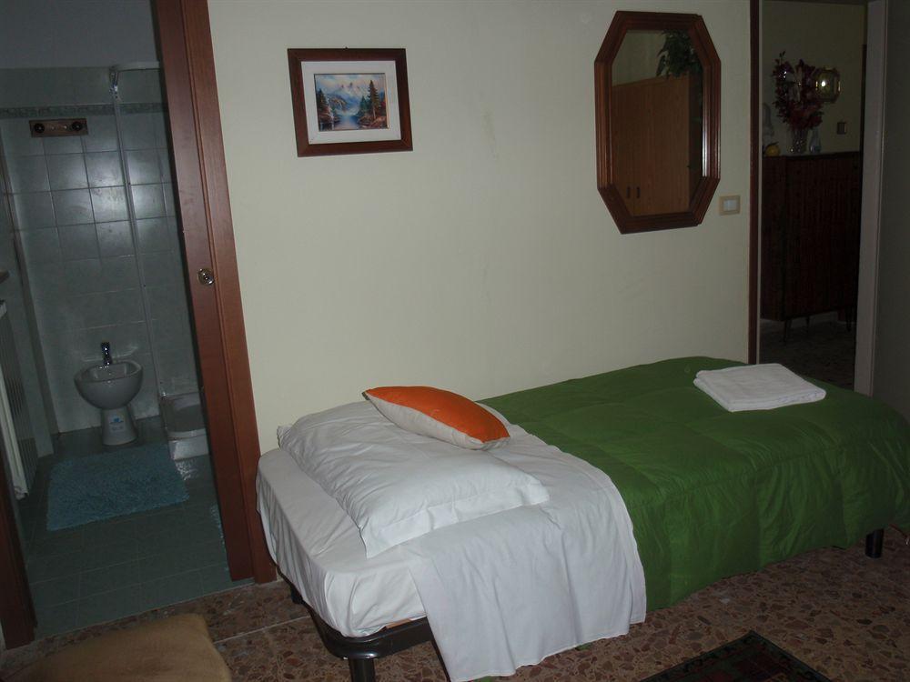Bed and Breakfast A Casa Doina Airport2 Pisa Exterior foto